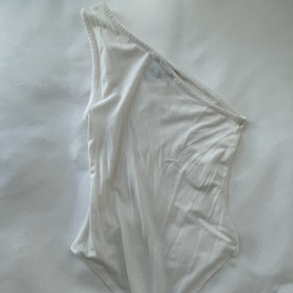 Forever 21 - White One-Shoulder Bodysuit - size M